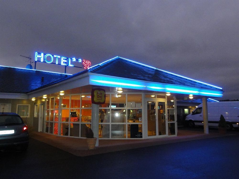 The Originals Access, Hotel Saint-Flour Exteriör bild