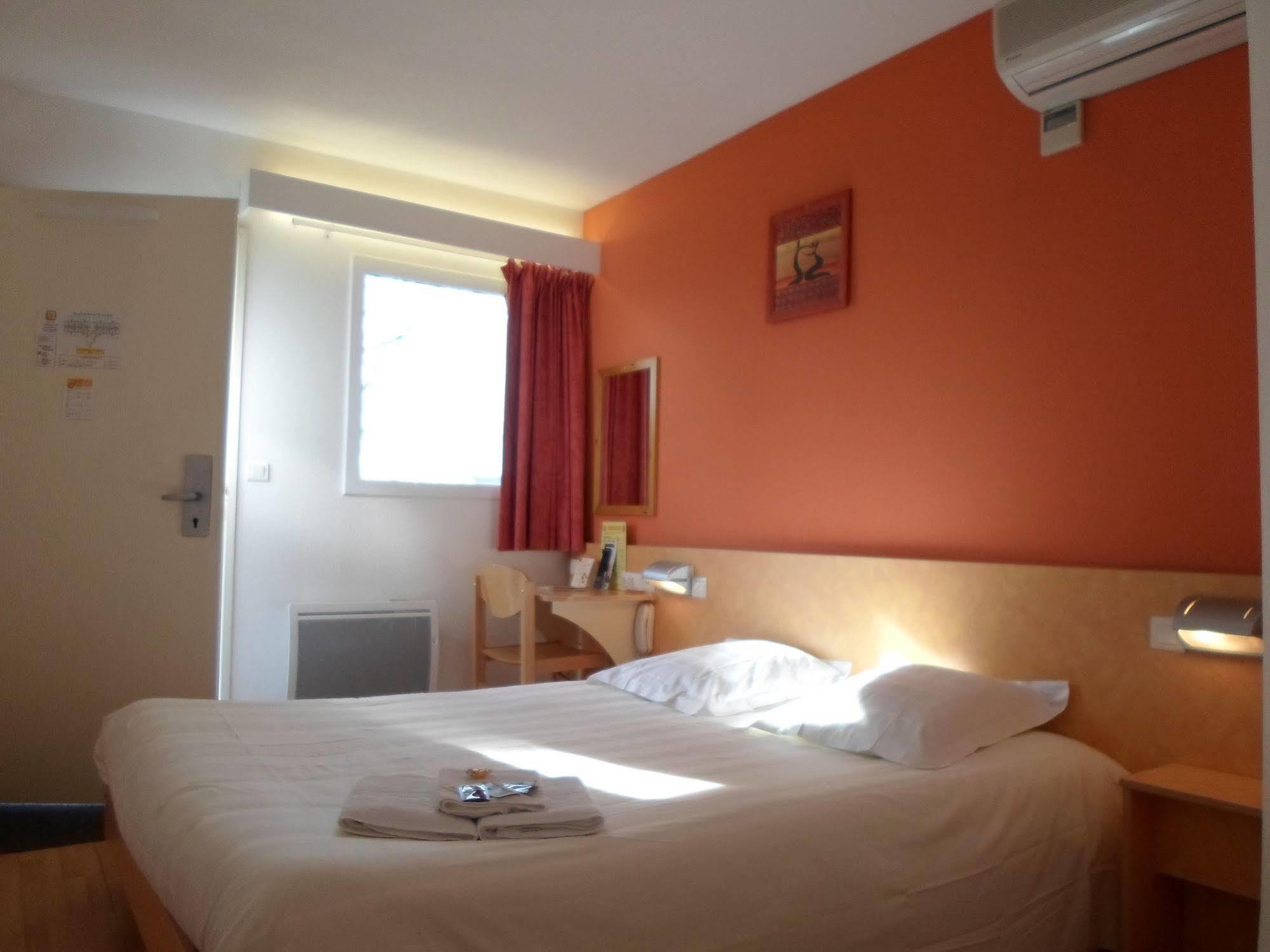 The Originals Access, Hotel Saint-Flour Exteriör bild