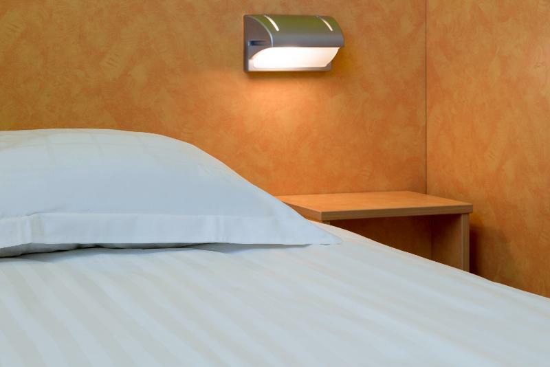 The Originals Access, Hotel Saint-Flour Exteriör bild